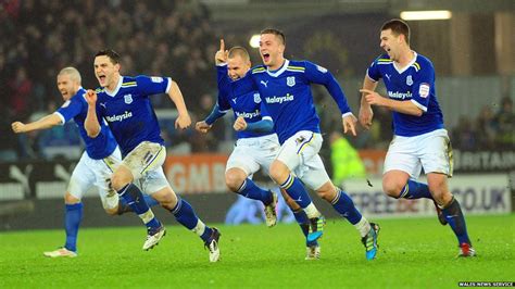 BBC News - In pictures: Cardiff City celebrate reaching Carling Cup final