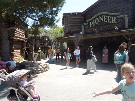 1,000 Pictures of Disneyland - Frontierland at Disneyland