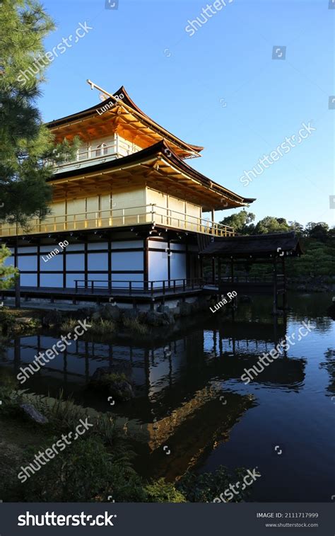 Golden Pavilion Traditional Japanese Gardens Kyoto Stock Photo 2111717999 | Shutterstock