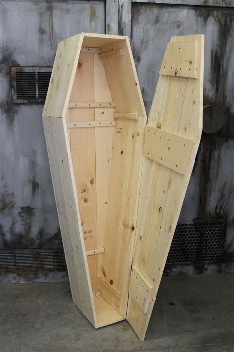 Pin by Trappford on Halloween | Diy wood projects, Diy halloween projects, Halloween coffin