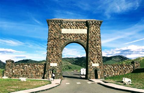 Yellowstone-Gardiner, Montana Entrance – Roamin' with the Romes