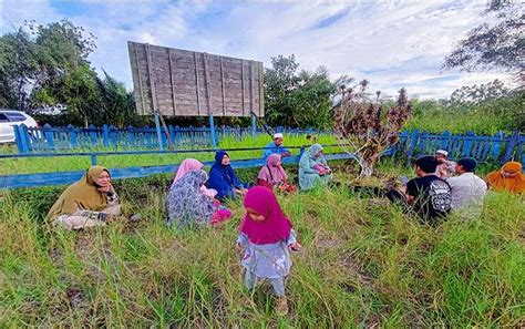 Makam Korban Tragedi Sampit Jadi Alternatif Tempat Wisata saat Libur ...