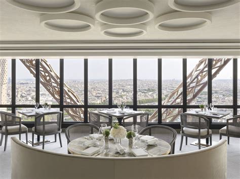 Visite guidée du Jules Verne, le nouveau restaurant de la Tour Eiffel | Eiffel tower restaurant ...