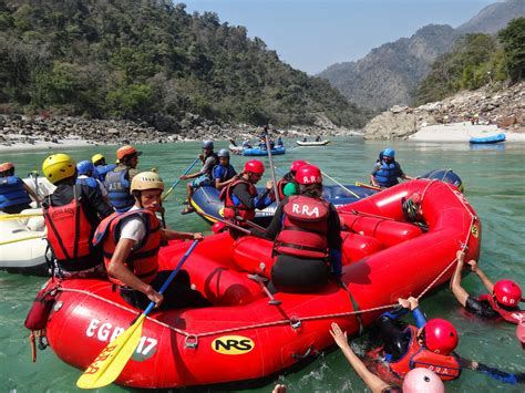 Travelling and Exploring: Safety and guidelines for river rafting