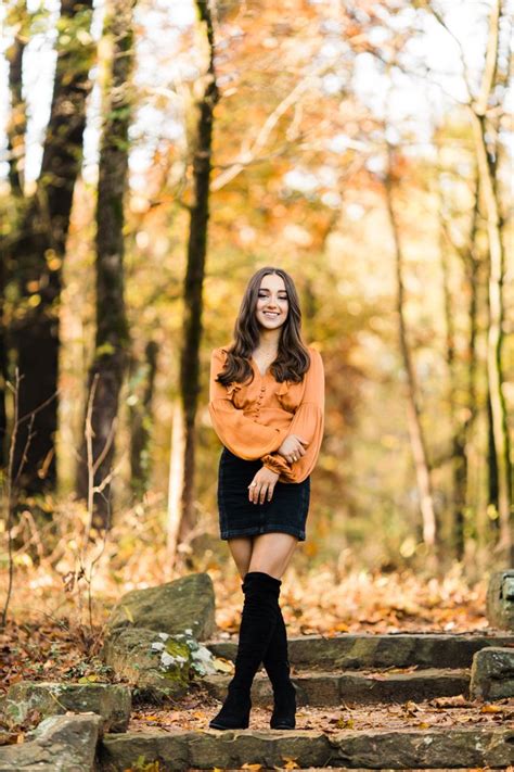 Fall Senior Photoshoot | Fall photo shoot outfits, Senior photo outfits, Senior photoshoot