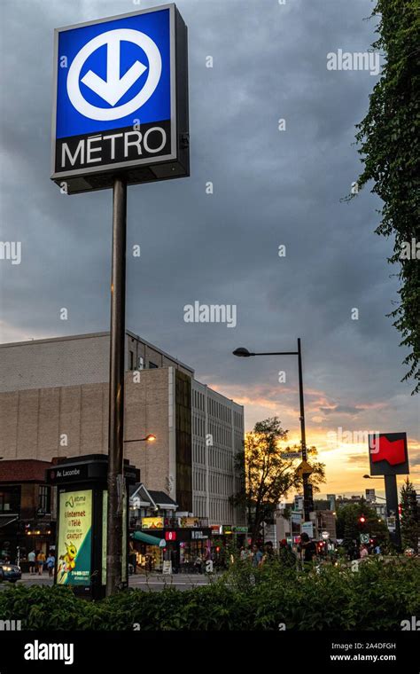 COTE DES NEIGES METRO STATION, MONTREAL, QUEBEC, CANADA Stock Photo - Alamy