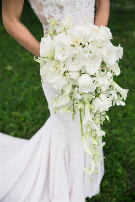 Cascading Bridal Bouquet Photography: L Photographie Read More: http ...