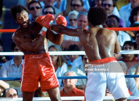 Boxer Michael Dokes battles Mike Weaver during Championship Fight,... News Photo - Getty Images