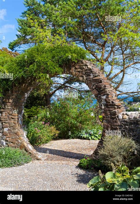 Stone arch round hi-res stock photography and images - Alamy