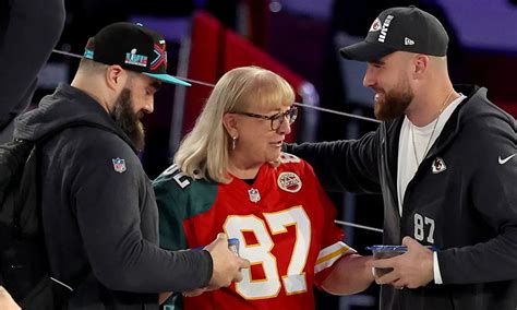 Jason Kelce’s Emotional Moment With Mother Donna After Losing Super Bowl to Travis Kelce’s ...