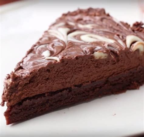 How to Make Chocolate Fudge Ice Cream Cake - Food Fanatic