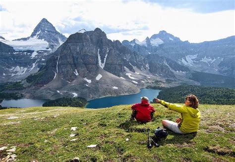 10 Classic Canadian Hiking Trails