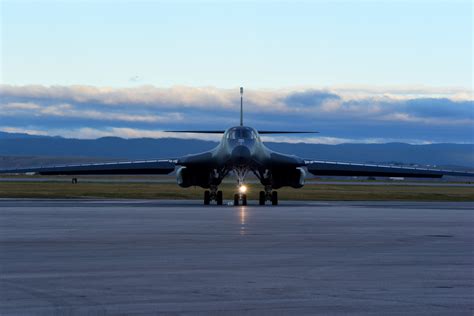 A B-1 Lancer prepares for takeoff at Ellsworth Air Force Base, S.D., Sept. 18, 2015. [3.000px × ...