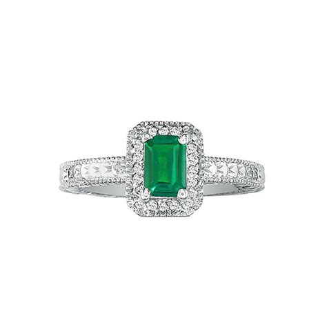 37 Elegant Emerald Engagement Rings