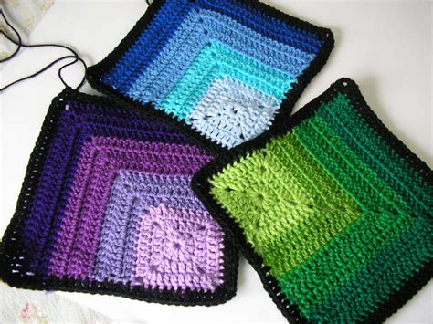 Justjen-knits&stitches: Corner Squares and a Sheep.