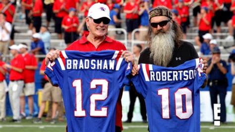 WATCH: Duck Dynasty Star Gave Up Football Career for NFL Legend | E! News