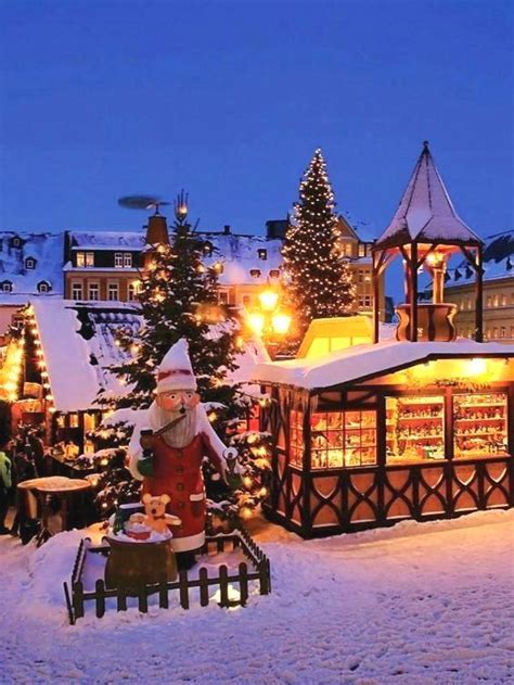 Christmas Markets in Tromsø, Norway | Norway christmas, Norway winter, Holidays around the world