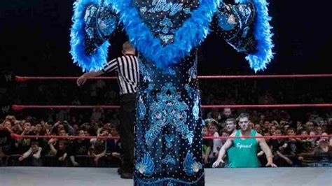 Ric Flair robes makes HUMONGOUS - beyond expected - sales of his signature