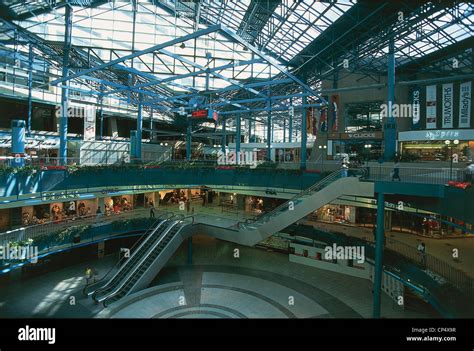 South Africa - Johannesburg. Interior of the Carlton Centre shopping mall Stock Photo - Alamy