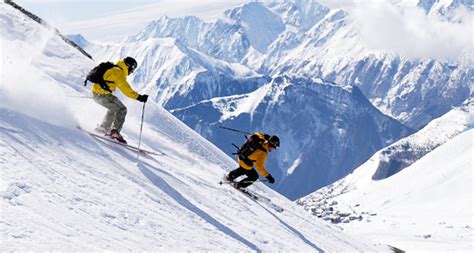 10 Best Himalayan Skiing Destinations in India