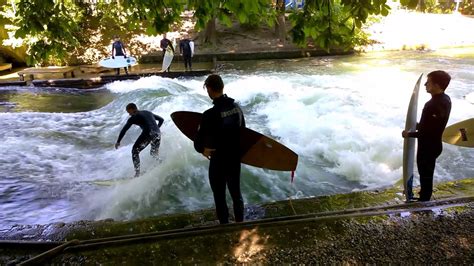 River surfing on the Eisbach in the English Garden Munich Surfen im ...