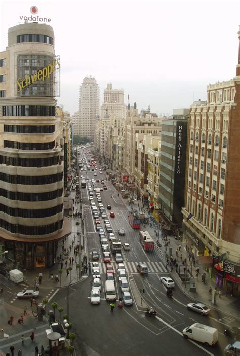 File:Gran Vía (Madrid), desde Callao.jpg - Wikimedia Commons