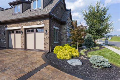 Top 5 Ideas for Landscaping a Driveway - Seiler's Landscaping — Seiler ...