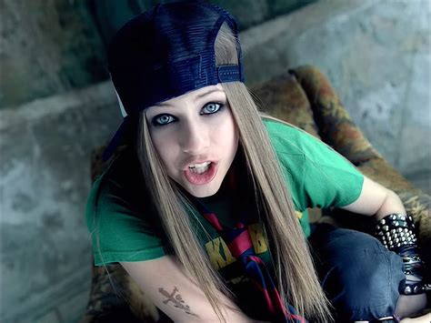 Avril Lavigne - Sk8er Boi [1080p AI Upscale - PCM] | ShareMania.US