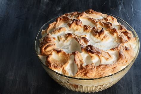 Vanilla Banana Pudding With Meringue Recipe| Sauder's Eggs