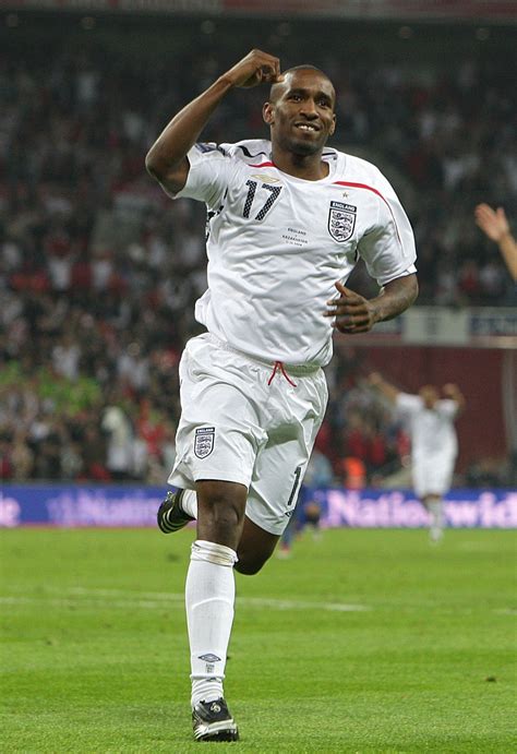 Former England striker Jermain Defoe retires aged 39 | FourFourTwo