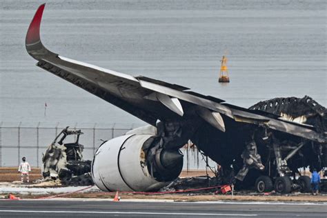 JAL Expects $14 Million in Lost Revenue Due to Haneda Jet Crash - Bloomberg