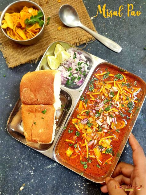 MISAL PAV RECIPE / SPICY KOLHAPURI MISAL PAV / USAL ~ MISAL PAV | Cook ...