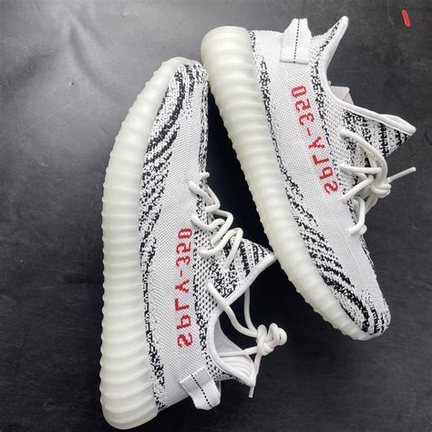 YEEZY BOOST 350 V2 ZEBRA : r/sneakerreps