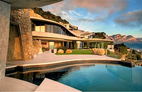 Got R175k? Ramaphosa's Fresnaye mansion may be the perfect rental for you