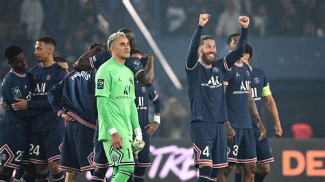 PSG win Ligue 1 title amid fan jeers as Messi secures his first trophy in France | Goal.com US