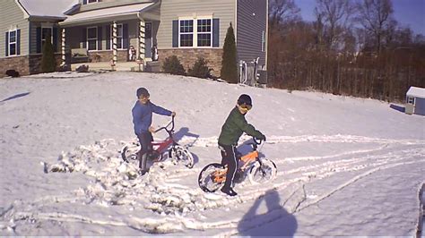 Snow bike race! - YouTube