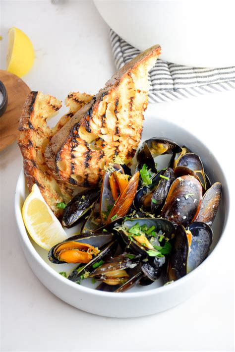 How To Cook Mussels — Mussels With Crusty Bread Recipe - Natalie Paramore