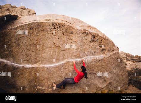 Woman rock climbing, Buttermilk Boulders, Bishop, California, USA Stock Photo - Alamy