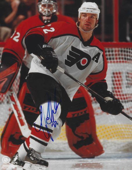 Autographed LUKE RICHARDSON 8X10 Philadelphia Flyers Photo - Main Line Autographs