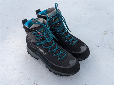 Best Winter Hiking Boots of 2023, Tested and Reviewed | Outdoor Life