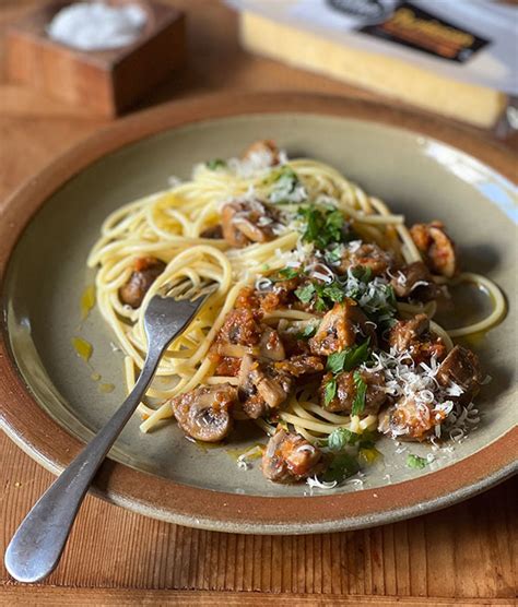 Mushroom ragu with spaghetti and parmesan | New World