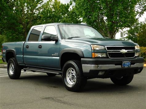 2006 Chevrolet Silverado 2500 LT Crew Cab 4x4 LBZ Duramax 6.6L DIESEL SHOWROOM