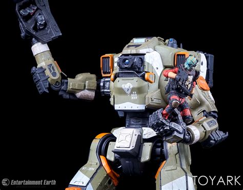 Titanfall 2 BT-7274 by McFarlane - Photo Review - Toy Discussion at Toyark.com