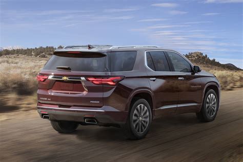 Refreshed Chevy Traverse Takes Safer Route Into 2021 | Cars.com