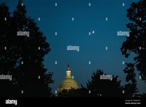 dome of the US capitol building at night Stock Photo - Alamy