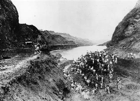 Incredible pictures that show the construction of the Panama Canal in ...