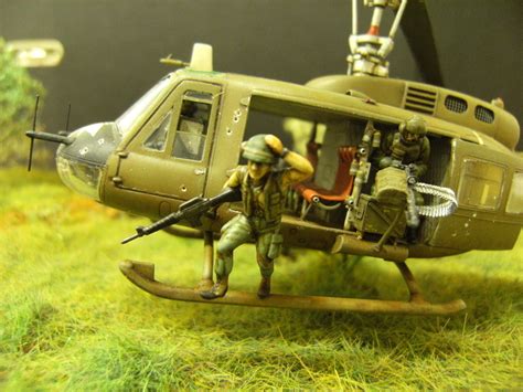 Diorama "Go, go, go!" - Bell UH-1D "Huey"