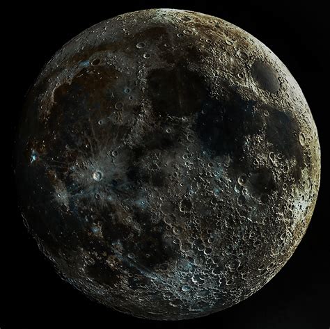 Soak in the Details of the Moon with this High-Definition Photo