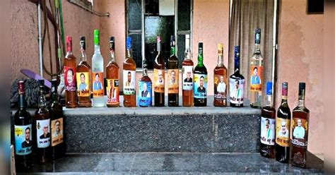 Mantri Chhap Sharab BJYM Protest in Bhilai by putting photos of ministers in liquor bottles ...