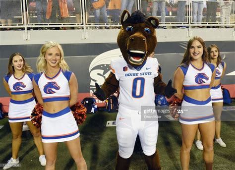 The Boise State Broncos mascot Buster Bronco poses with cheerleaders ...